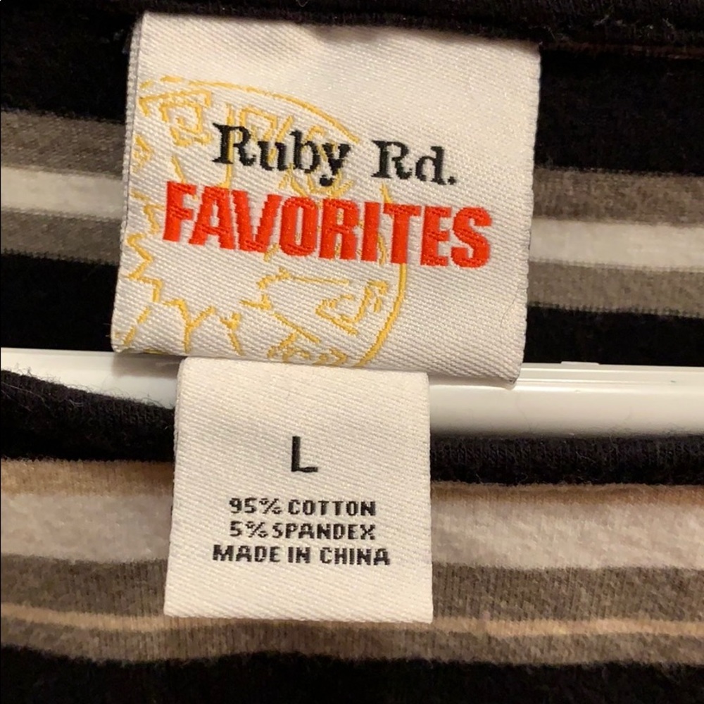 Ruby Rd. top - Picture 2 of 4